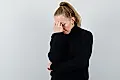 Эмоциональное истощение: как отличить от усталости и когда пора к психологу