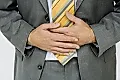 Боль в животе: когда бить тревогу и срочно идти к врачу