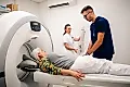 МРТ: сколько можно находиться в аппарате и чем опасно долгое обследование | Объясняет врач