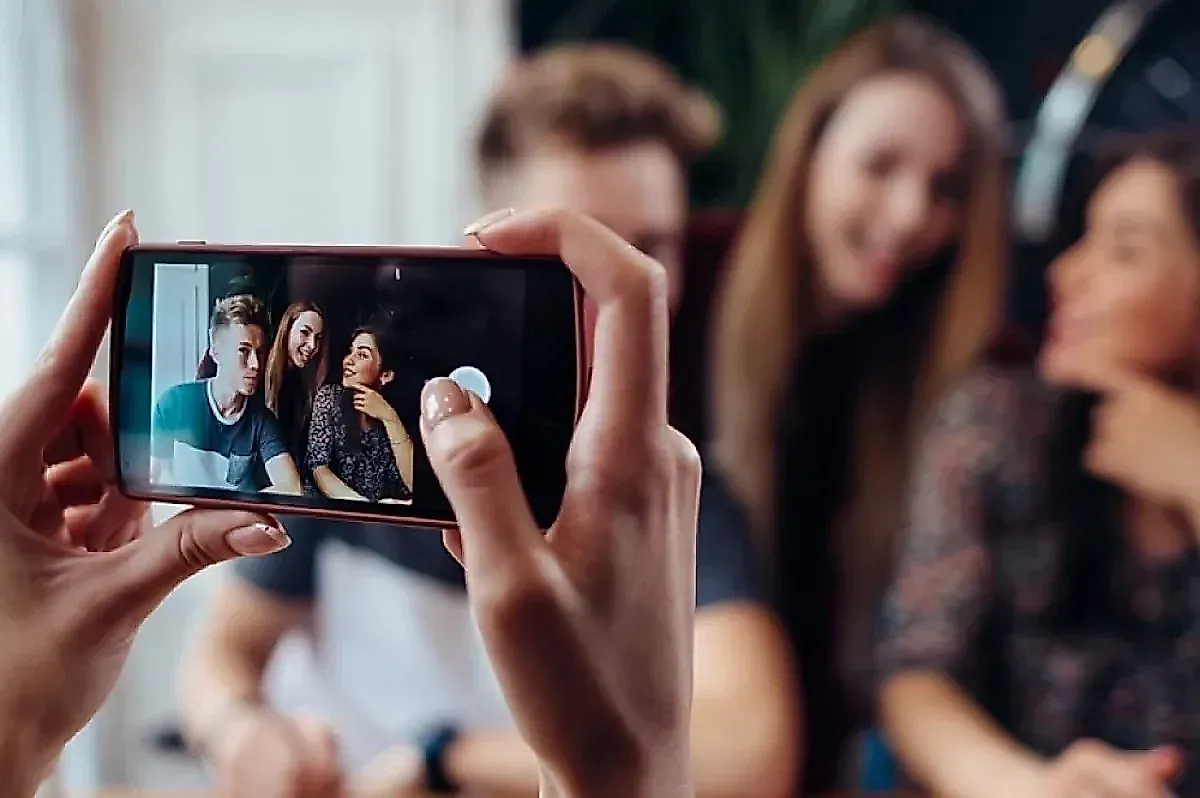 Смартфон как внешняя память: почему фотографирование ухудшает запоминание