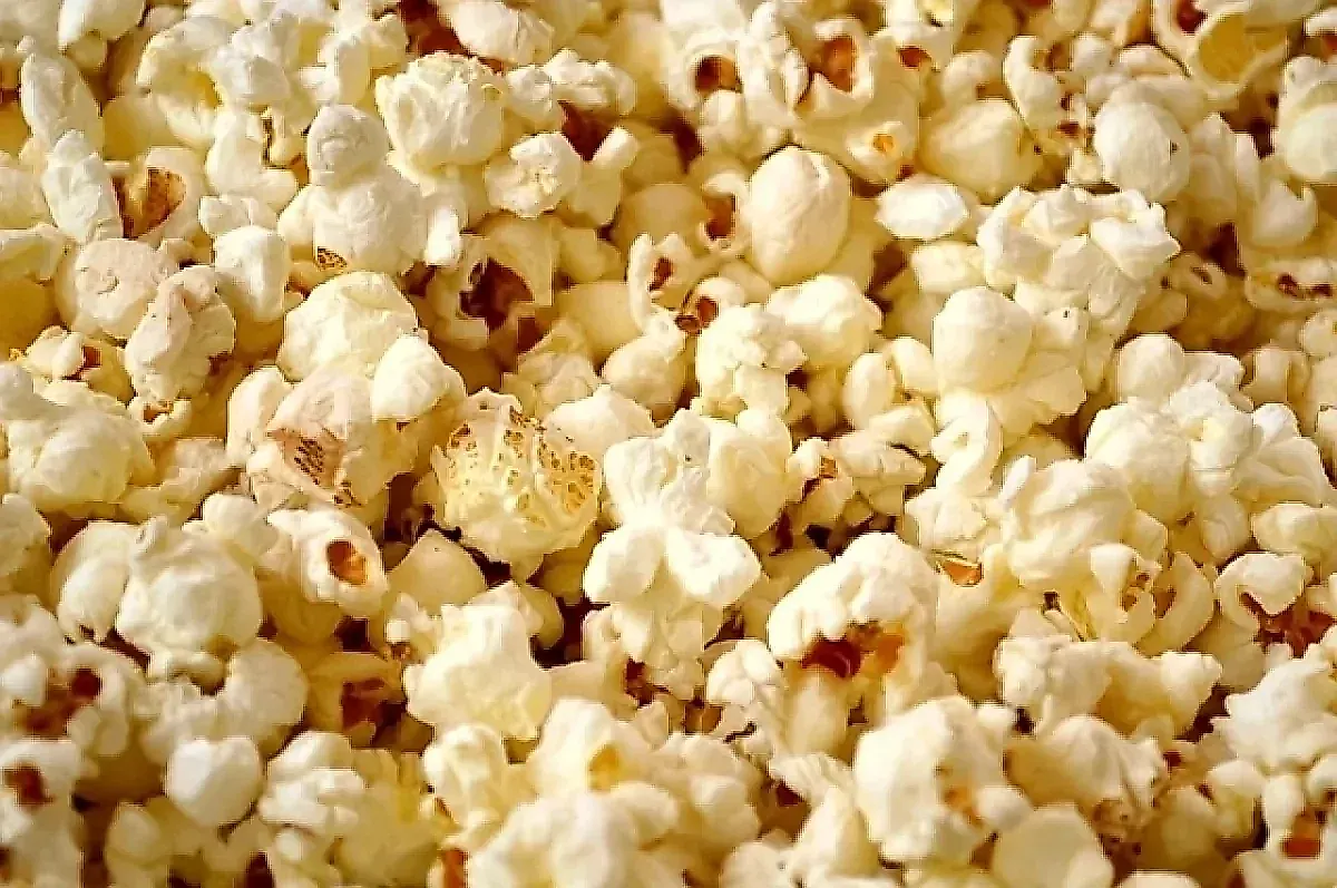 Попкорн для здоровья: как клетчатка в воздушной кукурузе влияет на кишечник и сердце
