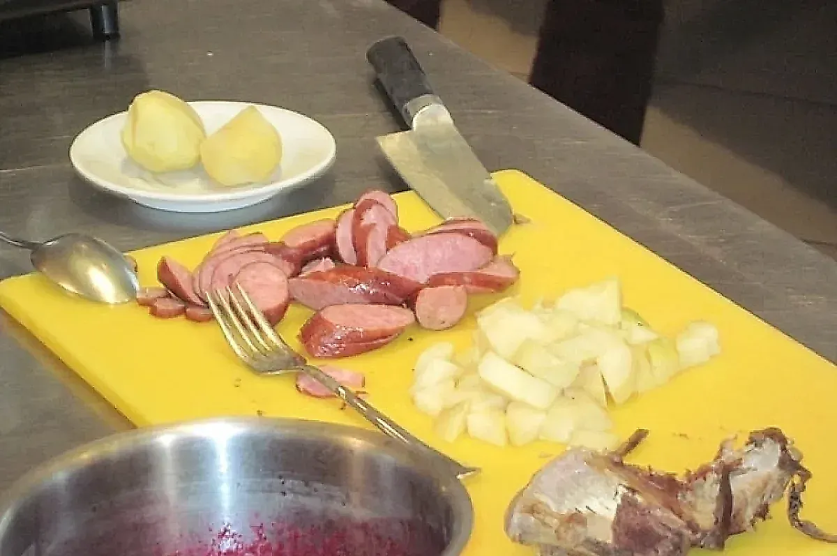 Пластиковые разделочные доски: скрытая угроза здоровью от микропластика и эндокринных разрушителей