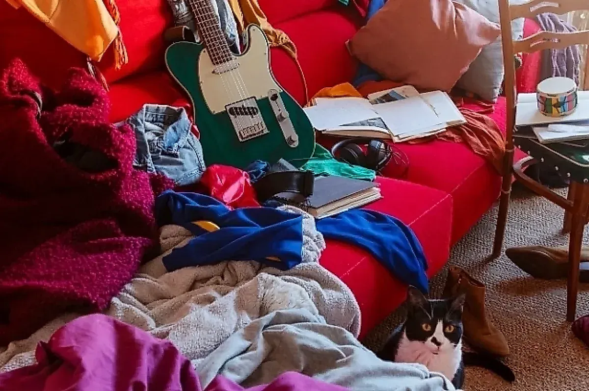 Синдром Плюшкина: почему люди захламляют квартиры и как это связано с психическим здоровьем