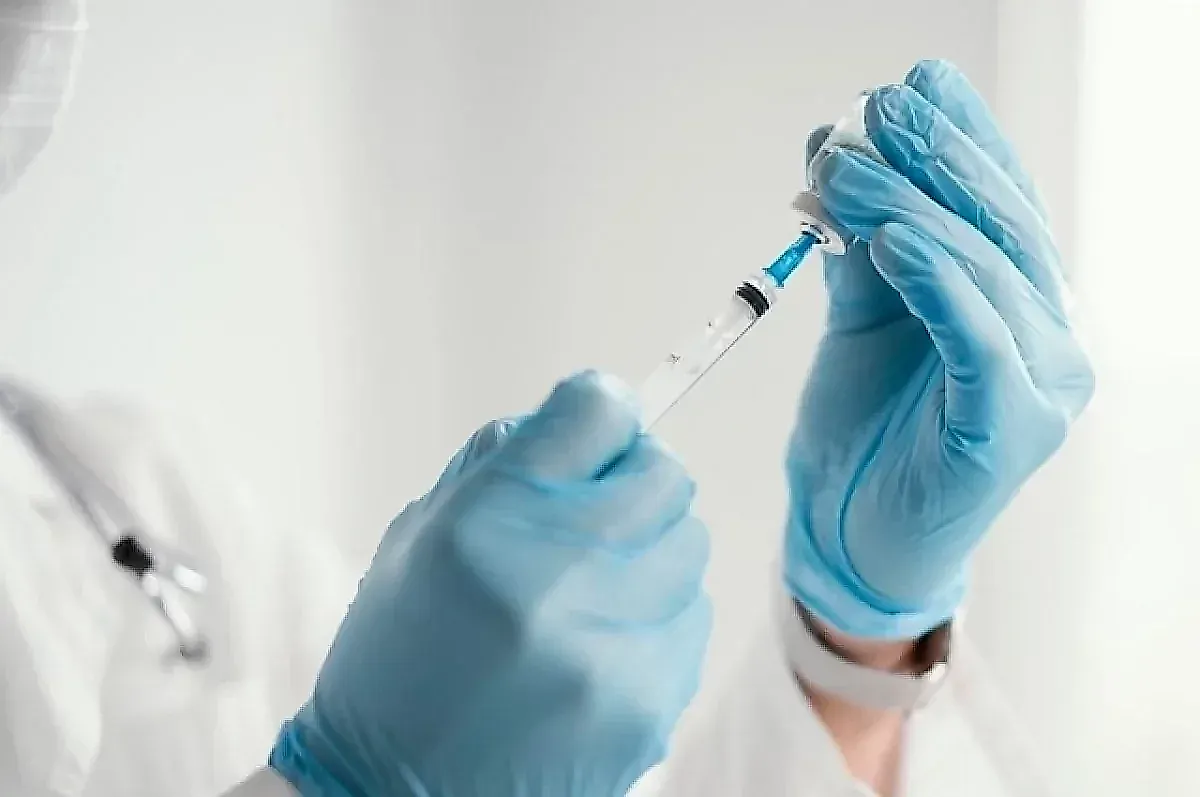 Российская вакцина от рака и ОМС: когда ждать включения? Мнение онколога Владислава Евсеева