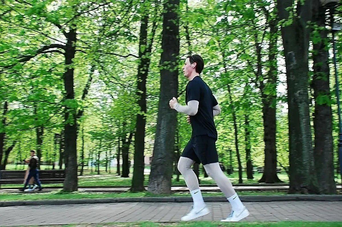 Боль в колене после бега: когда это норма, а когда пора к врачу? Объяснение специалиста