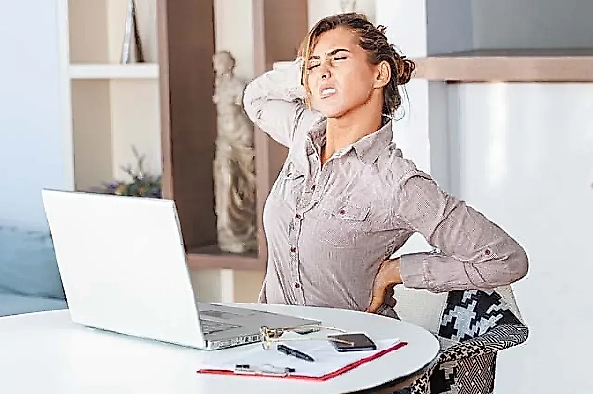 Упражнения для спины в офисе: как укрепить позвоночник и снять боль без отрыва от работы