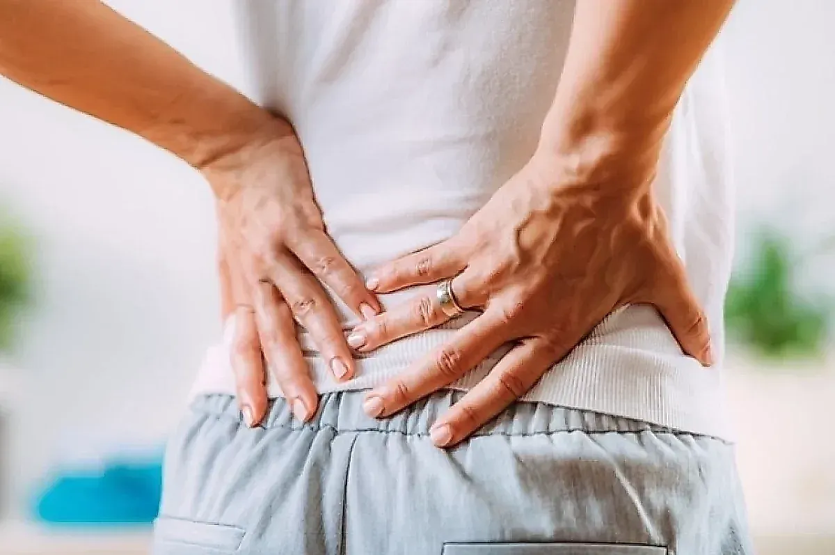 Как сохранить здоровье спины: 5 советов врачей о каблуках, сне и сидячей работе