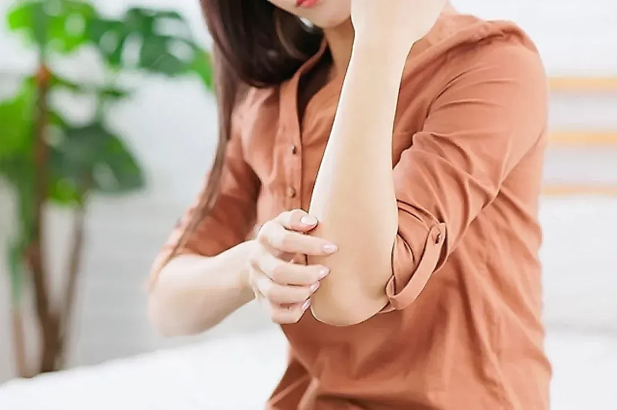 Ушиб локтя: почему простая травма может стать смертельно опасной и как вовремя распознать угрозу