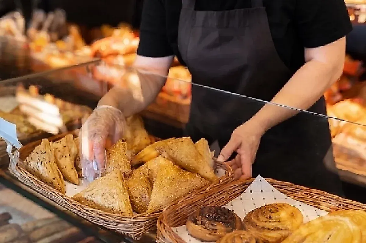 Врач Поляков: чем опасны беляши, сосиски в тесте и другая выпечка