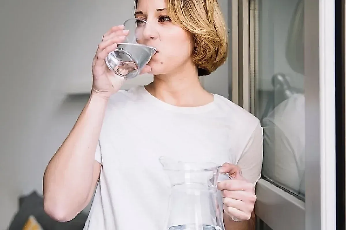 Может ли вода с добавками привести к набору веса? Мнение эксперта