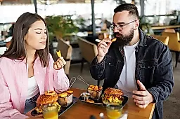 Какие продукты действительно вызывают рак: мнение онколога
