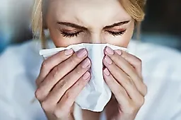 Насморк и зрение: как ринит может привести к опасным осложнениям для глаз — объясняет офтальмолог