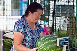 Кому нельзя есть арбузы: мнение диетолога Ковановой