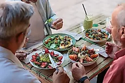 Как не набирать вес после 50 лет: 6 продуктов, которые помогут сохранить стройность