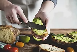 6 доступных суперфудов для здоровья сердца: авокадо, овсянка, черника и другие продукты от эксперта по питанию