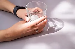 Газированная вода для концентрации: как простой напиток помогает работе мозга без кофеина