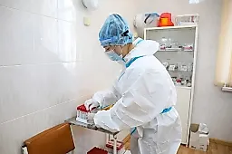 «Ультрамутант» PJ.2.1: чем новый вариант коронавируса опасен для пожилых и ослабленных людей