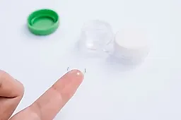 Опасность сна в контактных линзах: риски инфекций, язв и сухости глаз