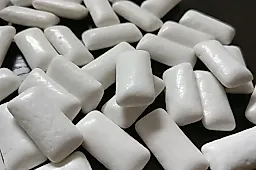 Жевательная резинка от запора: как работает, исследования и рекомендации врача-онколога