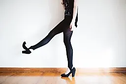 Колготки и термобельё: как одежда влияет на здоровье вен и кожи – советы врачей