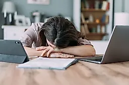 Весенняя усталость: главные причины и как вернуть силы по мнению врача Шурова