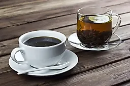 Тёплая вода вместо кофе утром: как мягко проснуться и запустить организм