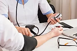 Невролог Копцева: давление выше 135/85 мм рт. ст. повышает риск инсульта на 50%