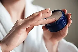 Просроченная косметика: чем опасна и как избежать проблем с кожей и здоровьем