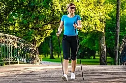 Лечебная доза ходьбы: 5-7 тысяч шагов в день снижают риск инфаркта, деменции и рака