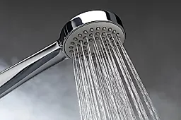 Холодная вода против плохого настроения: как 5 минут в море активируют мозг и улучшают эмоциональное состояние