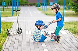 Боль в копчике у ребенка: причины, первая помощь при травме и когда обращаться к врачу