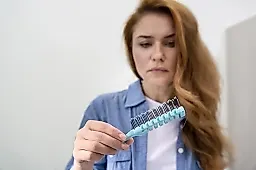 Миф об облысении и тестостероне развенчан: химик Заславская объясняет реальные причины выпадения волос