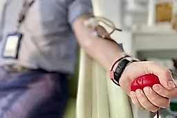 Донорство крови: врачи развеяли главные мифы о рисках и безопасности процедуры