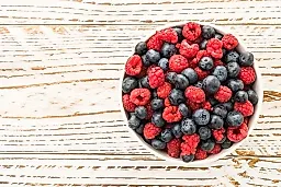 Малина — самая полезная летняя ягода: факты от нутрициологов о питательной ценности и пользе для здоровья