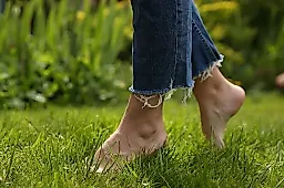 Ходьба босиком: польза и риски. Мнение врача-психоэндокринолога