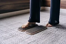 Гвоздестояние: древняя практика для современного человека. Польза, техника, противопоказания