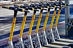 Кому нельзя управлять электросамокатом: советы невролога