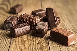Сколько шоколадных конфет можно есть в день: рекомендации диетолога Софии Ковановой