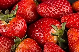 Весенний топ-8: какие фрукты и ягоды обязательно есть для здоровья