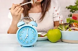 Три пищевые привычки, которые ускоряют старение: мнение ученых