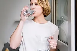 Может ли вода с добавками привести к набору веса? Мнение эксперта