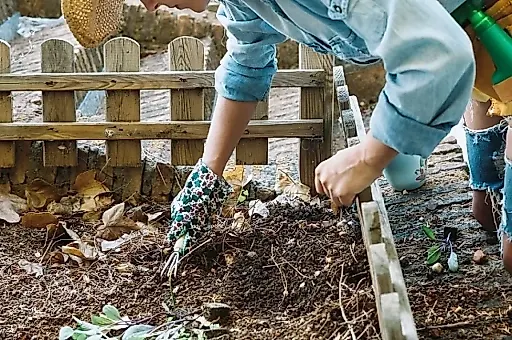 Сердечникам на даче в жару: советы кардиолога по безопасной работе