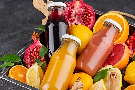 Запивать ли лекарства цитрусовыми соками? Мнение врача Алексея Хухрева о грейпфруте, апельсине и безопасности