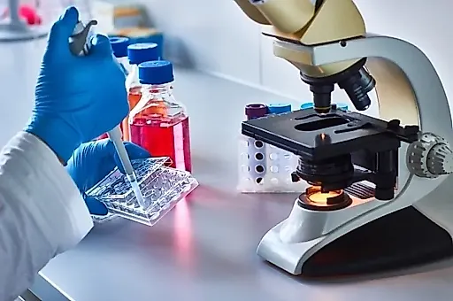 Ученые раскрыли механизм маскировки паразита сонной болезни: ключ к новым методам лечения