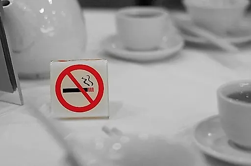 Почему бросить курить так сложно: объясняет врач-нарколог Илья Пчеляков