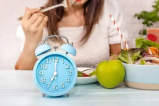 Три пищевые привычки, которые ускоряют старение: мнение ученых